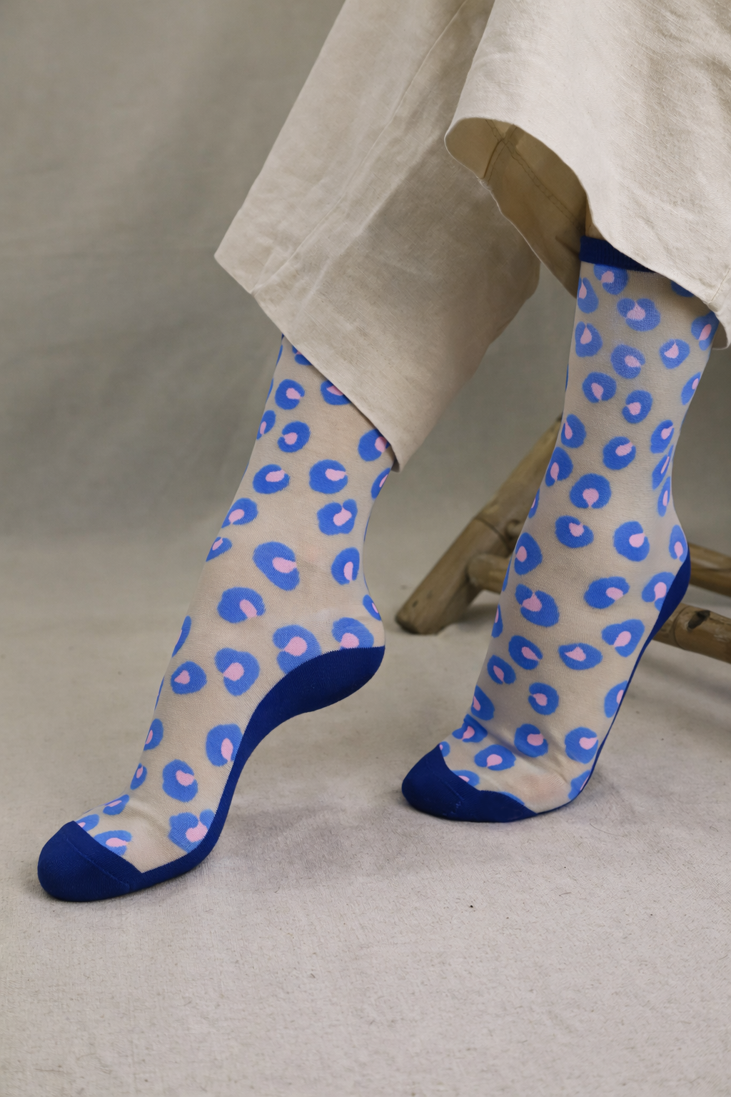 Chaussettes transparentes motif leopard en taille unique ABYSSE