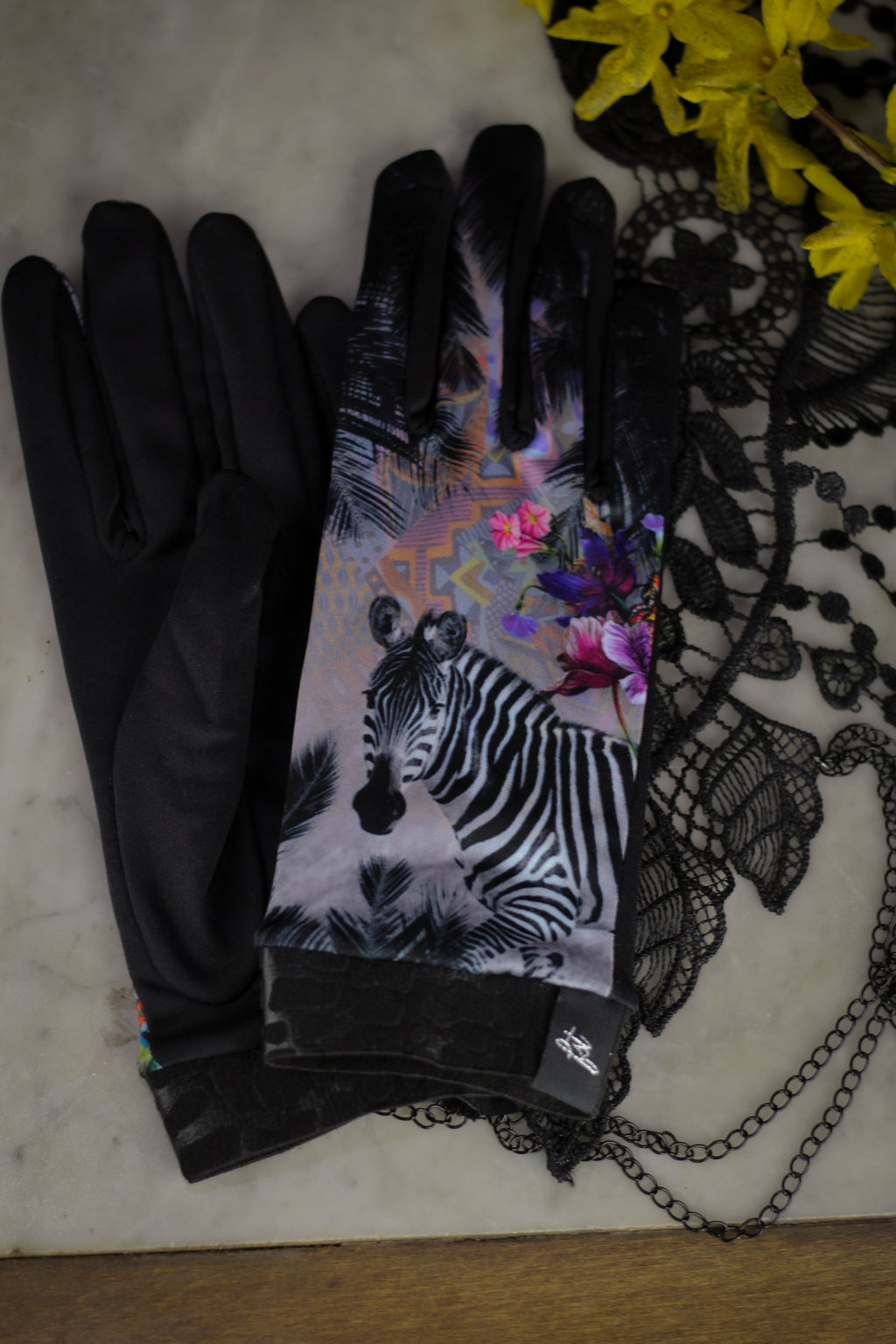 Gants imprimés techniques, élégants et chauds. Modèle ZEBRA